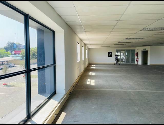 586M² OFFICE TO LET IN VORNA VALLEY