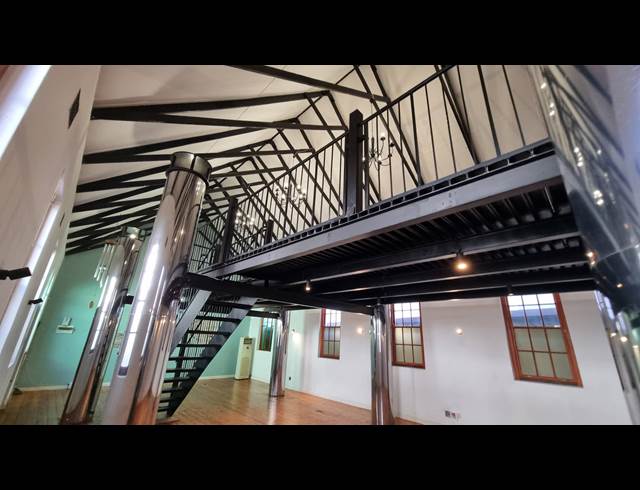 365M² MINI FACTORY TO LET IN WOODSTOCK