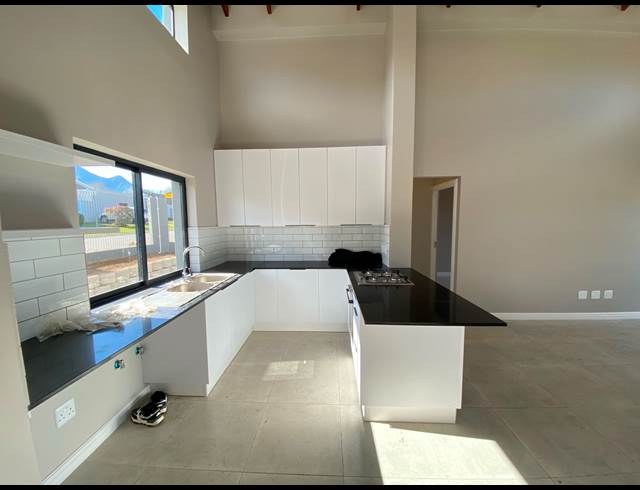 2 BEDROOM HOUSE TO LET IN HEATHERLANDS