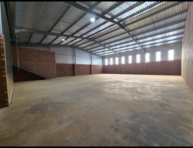 500M² WAREHOUSE TO LET IN BRENTWOOD PARK
