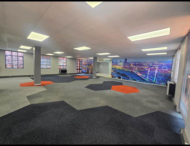 363M² OFFICE TO LET IN LYME PARK