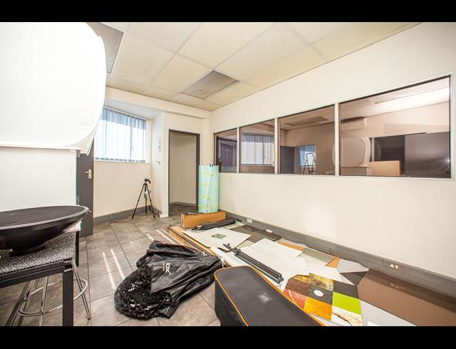 1,150M² WAREHOUSE TO LET IN WYNBERG