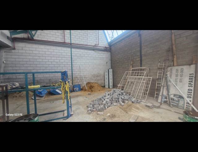 130M² WAREHOUSE TO LET IN NEW CENTRE