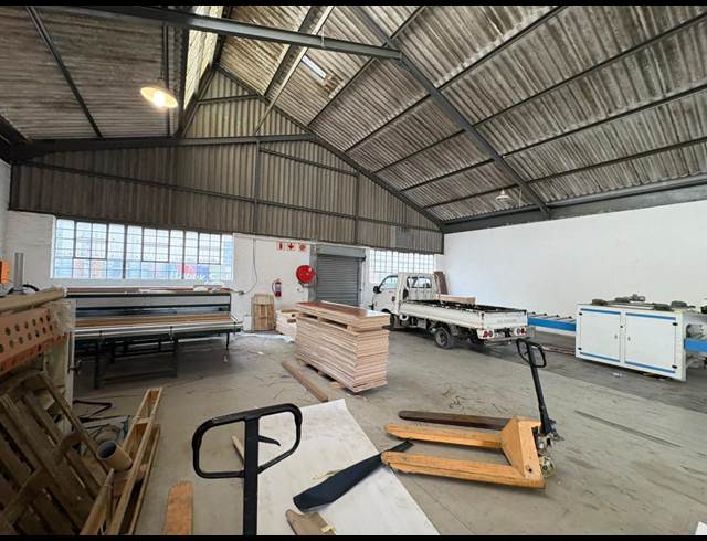 331M² WAREHOUSE TO LET IN GANTS PLAZA