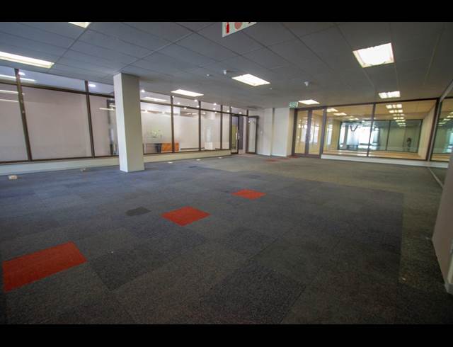 1,557M² OFFICE TO LET IN PARKTOWN