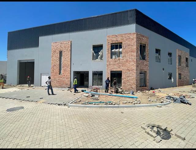 427M² WAREHOUSE TO LET IN STIKLAND INDUSTRIAL