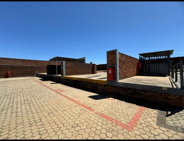 2,000M² INDUSTRIAL YARD TO LET IN CHAMDOR