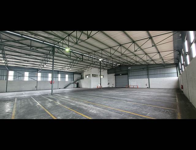 3,660M² WAREHOUSE TO LET IN WHITE RIVER CENTRAL