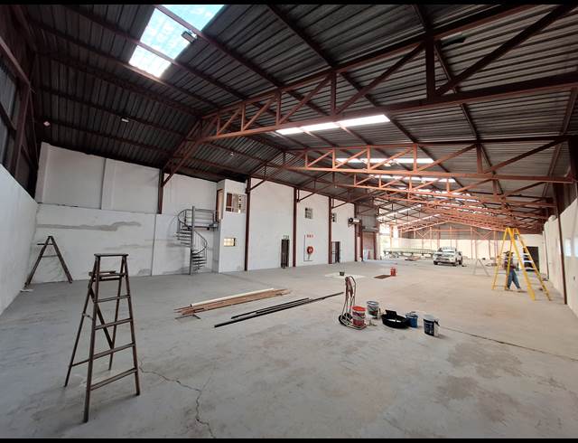 1,200M² WAREHOUSE TO LET IN STORMILL