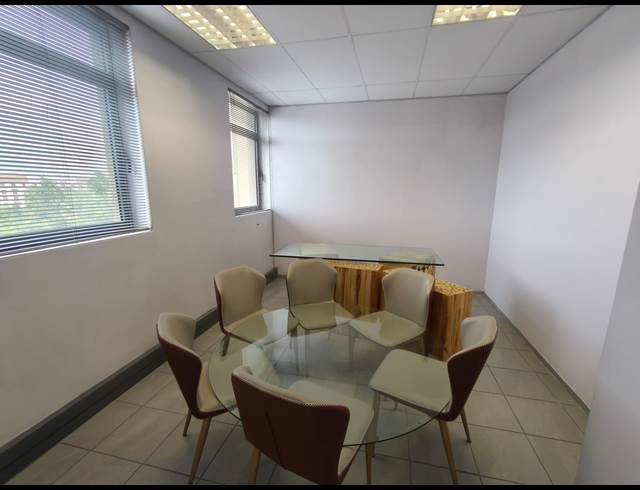 115M² OFFICE TO LET IN FOURWAYS