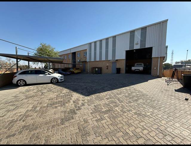 961M² WAREHOUSE TO LET IN LASER PARK
