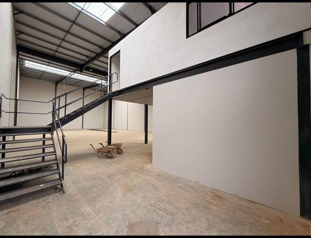 562M² WAREHOUSE TO LET IN LINBRO PARK