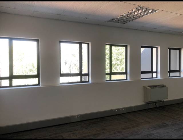 43M² OFFICE TO LET IN HYDE PARK