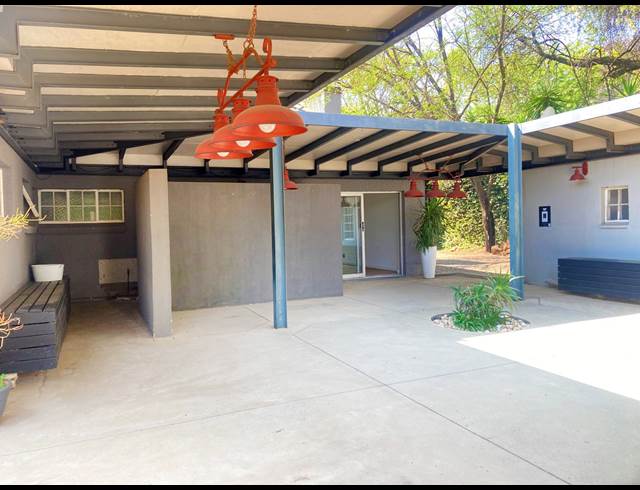 220M² OFFICE TO LET IN EMMARENTIA
