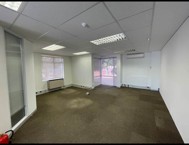 977M² OFFICE TO LET IN WATERFRONT