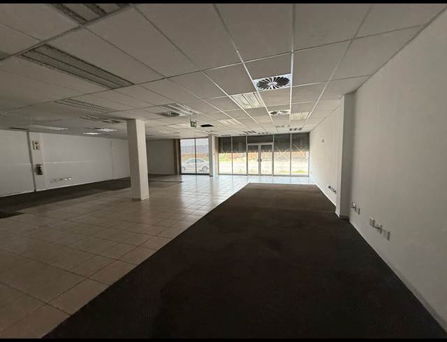207M² RETAIL TO LET IN INDUSTRIA WEST