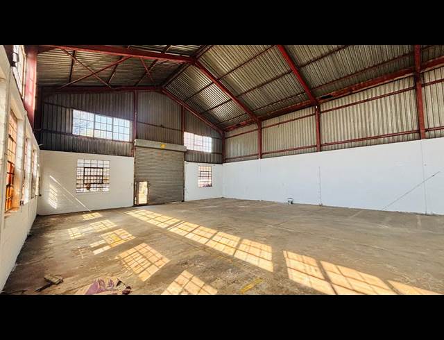 350M² WAREHOUSE TO LET IN ROODEPOORT