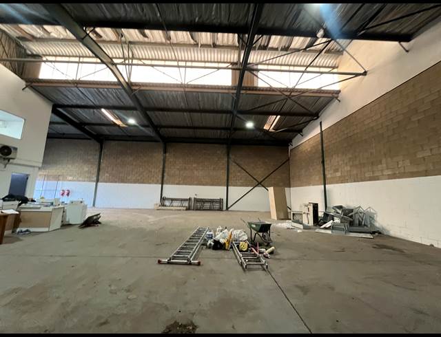331M² WAREHOUSE TO LET IN MEADOWDALE