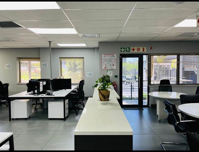 206M² OFFICE TO LET IN VORNA VALLEY