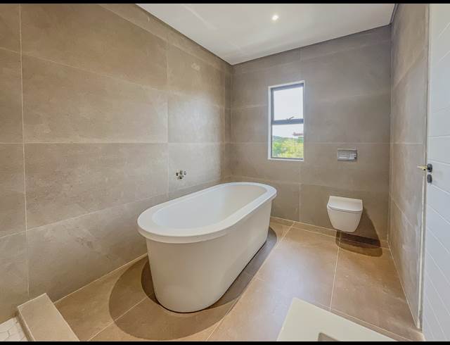 4 BEDROOM TOWNHOUSE TO LET IN SEAWARD ESTATES