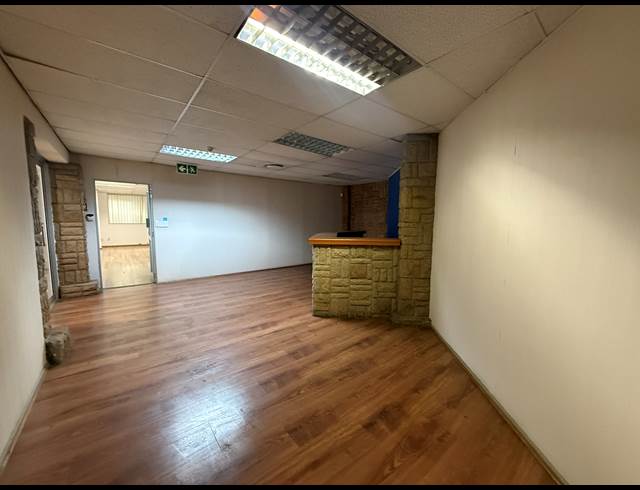 562M² OFFICE TO LET IN HOUGHTON ESTATE