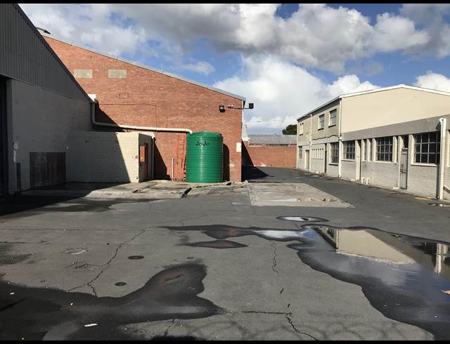 2,100M² FACTORY RENTED IN EPPING INDUSTRIAL
