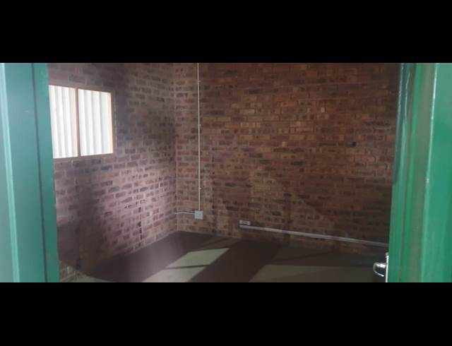 490M² WAREHOUSE TO LET IN BRENTWOOD PARK