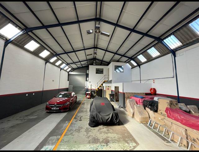 340M² WAREHOUSE RENTED IN STIKLAND INDUSTRIAL