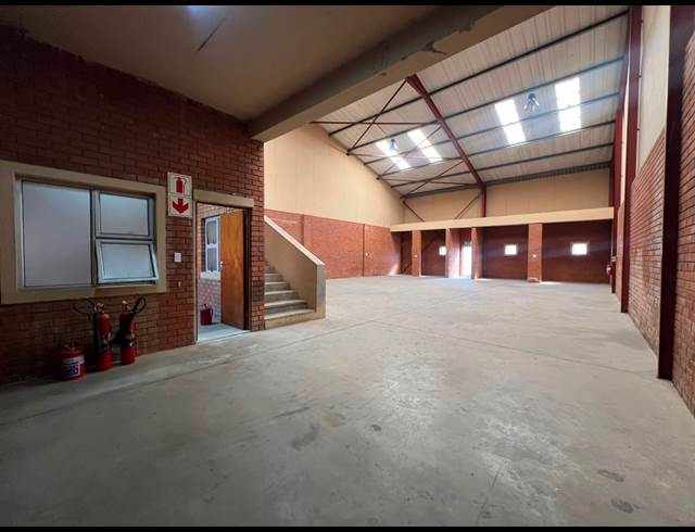 300M² WAREHOUSE TO LET IN SUNDERLAND RIDGE