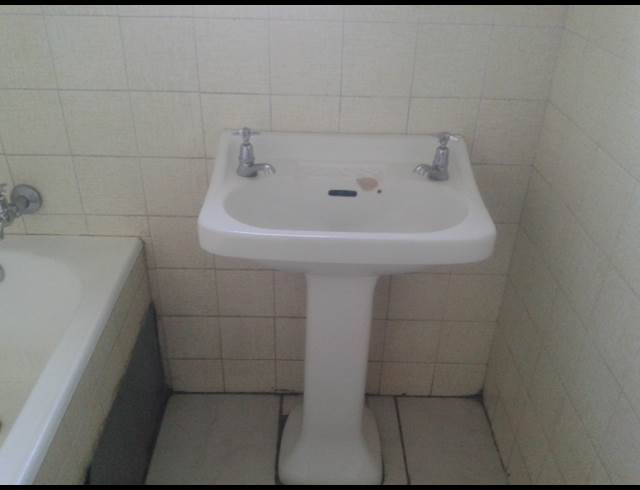 1 bed property to rent in FLORIDA