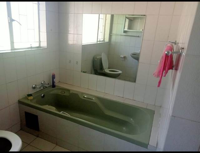 2 bed property to rent in RIDGEWAY