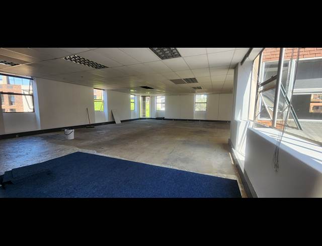 1,018M² OFFICE TO LET IN PARKTOWN