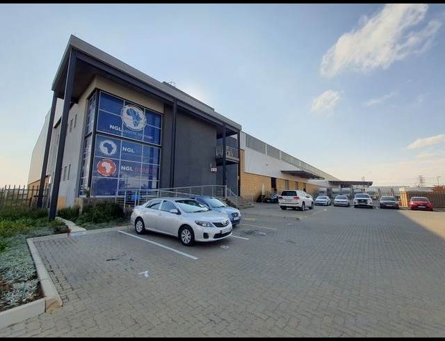 4,623M² WAREHOUSE TO LET IN GOSFORTH PARK