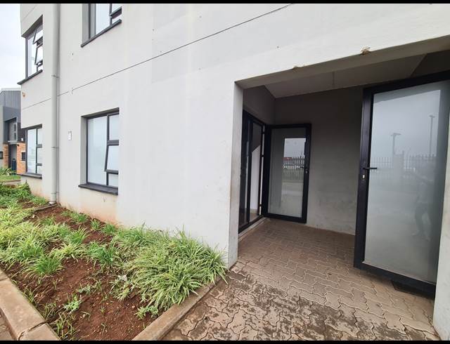 630M² WAREHOUSE TO LET IN CLAYVILLE INDUSTRIA