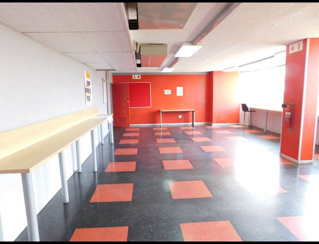 856M² OFFICE TO LET IN FERNDALE