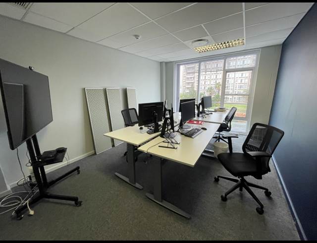 435M² OFFICE TO LET IN WATERFRONT