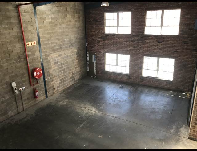 320M² WAREHOUSE RENTED IN EASTGATE