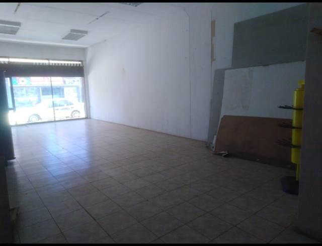 116M² BUSINESS TO LET IN LENASIA