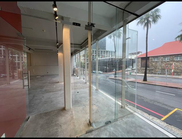 205M² RETAIL TO LET IN DE WATERKANT