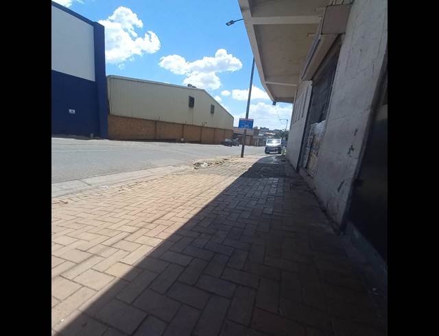 1,200M² WAREHOUSE TO LET IN CITY WEST