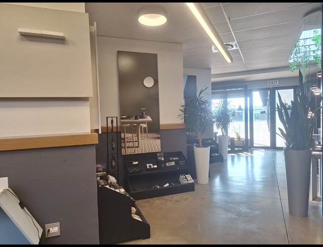 108.50M² RETAIL TO LET IN RIVERSIDE PARK