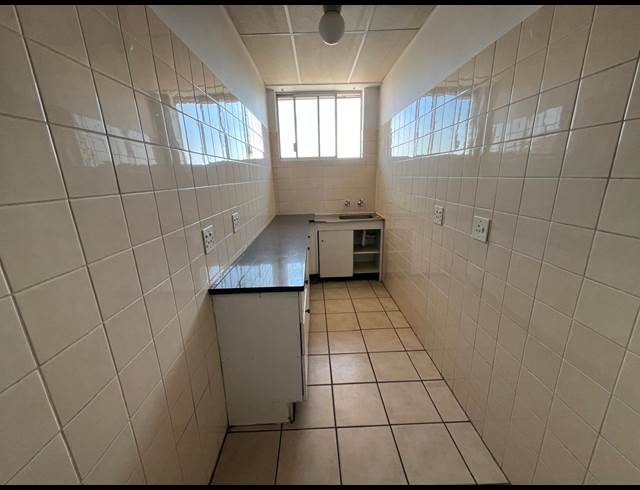175M² OFFICE TO LET IN STRIJDOMPARK
