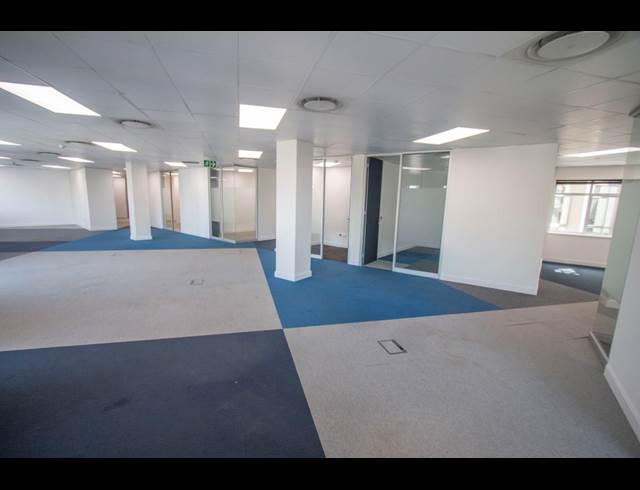 2,000M² OFFICE TO LET IN SANDOWN