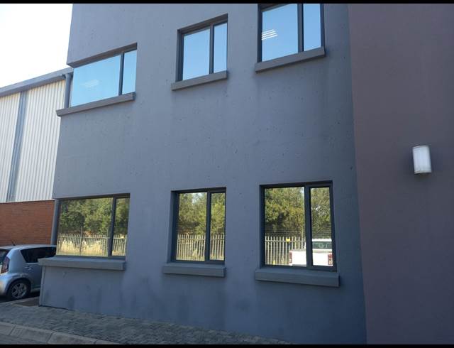 3,893M² WAREHOUSE TO LET IN POMONA
