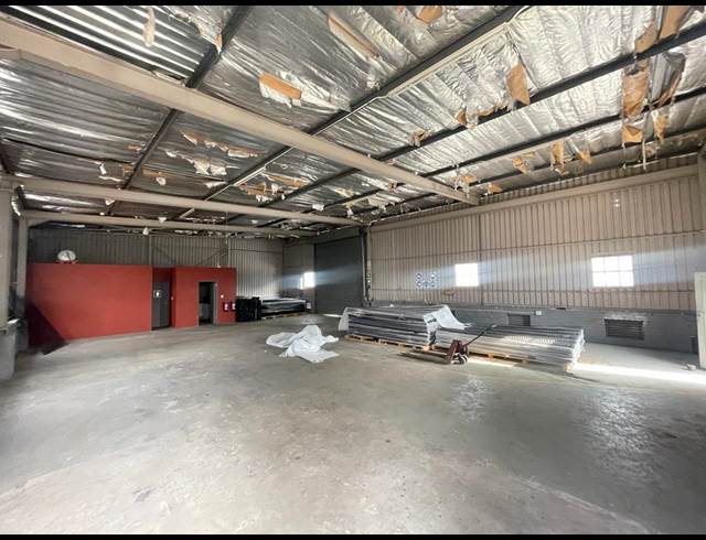 240M² WAREHOUSE RENTED IN SACKS CIRCLE INDUSTRIAL
