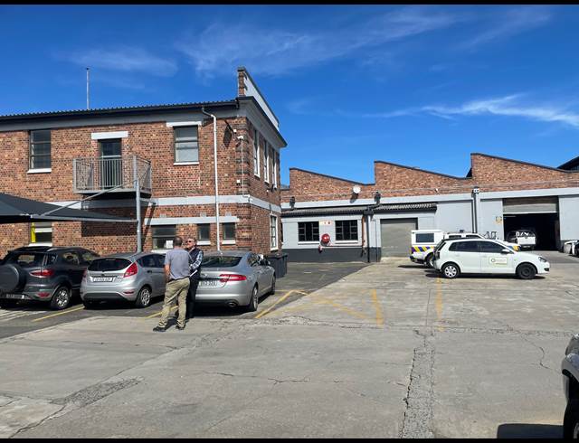 180M² OFFICE TO LET IN NDABENI