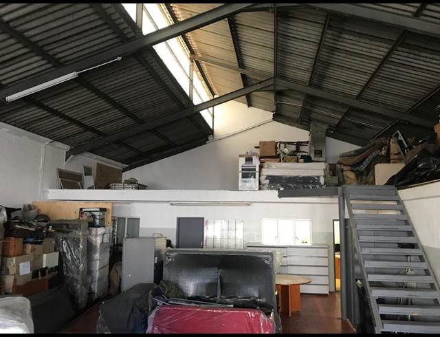 255M² WAREHOUSE TO LET IN STIKLAND INDUSTRIAL