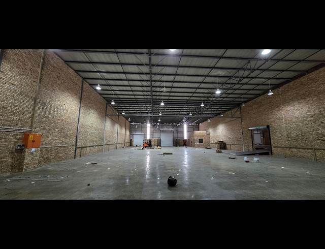 1,545M² WAREHOUSE TO LET IN LANSERIA
