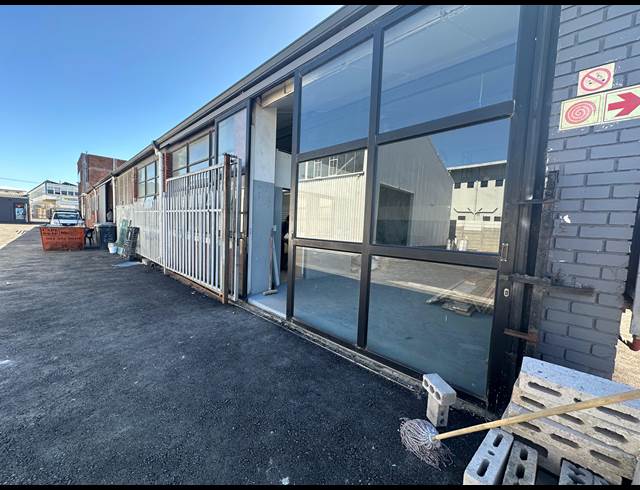 300M² WAREHOUSE TO LET IN LANSDOWNE