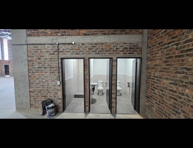527M² WAREHOUSE TO LET IN LANSERIA